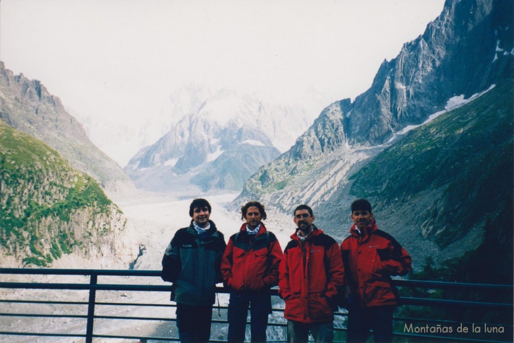 De izquierda a derecha: Joaquín, Fernando, Jesús y Quique en Montenvers